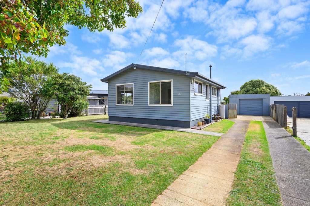 R Dunn & N Inglis | Vendors property